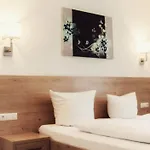 - Stadtvilla Szálloda 3*